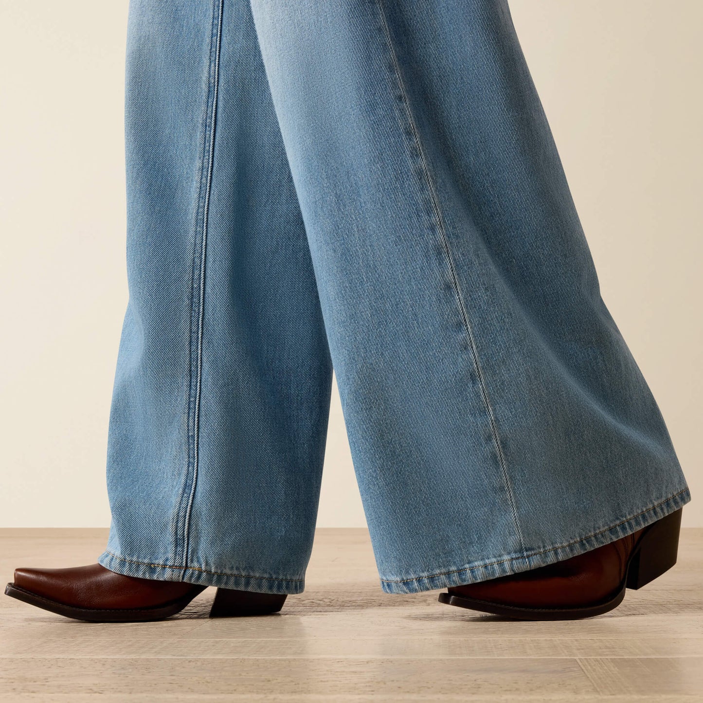 Ariat Ultra High Rise Calamity Comfort Wide Leg Jeans