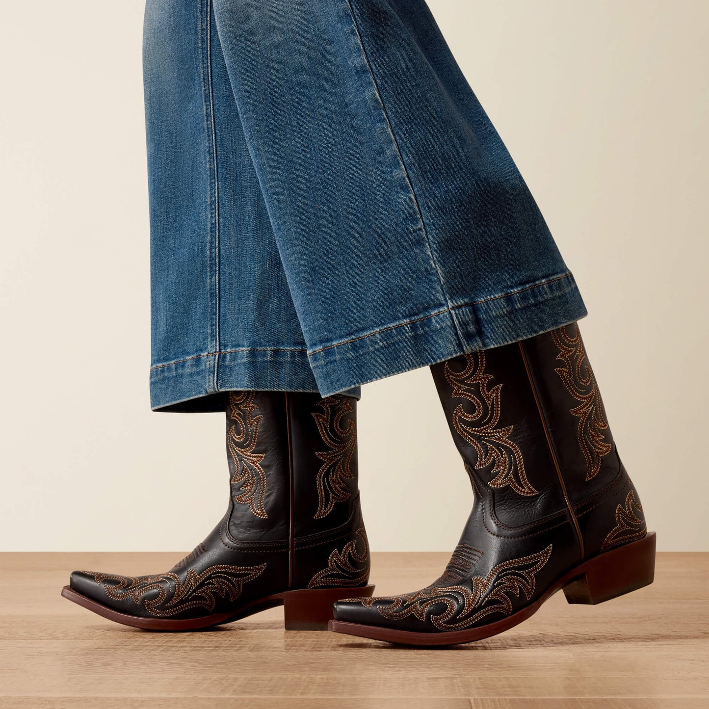 Ariat Perfect Rise Jazmine Wide Leg Crop Jeans