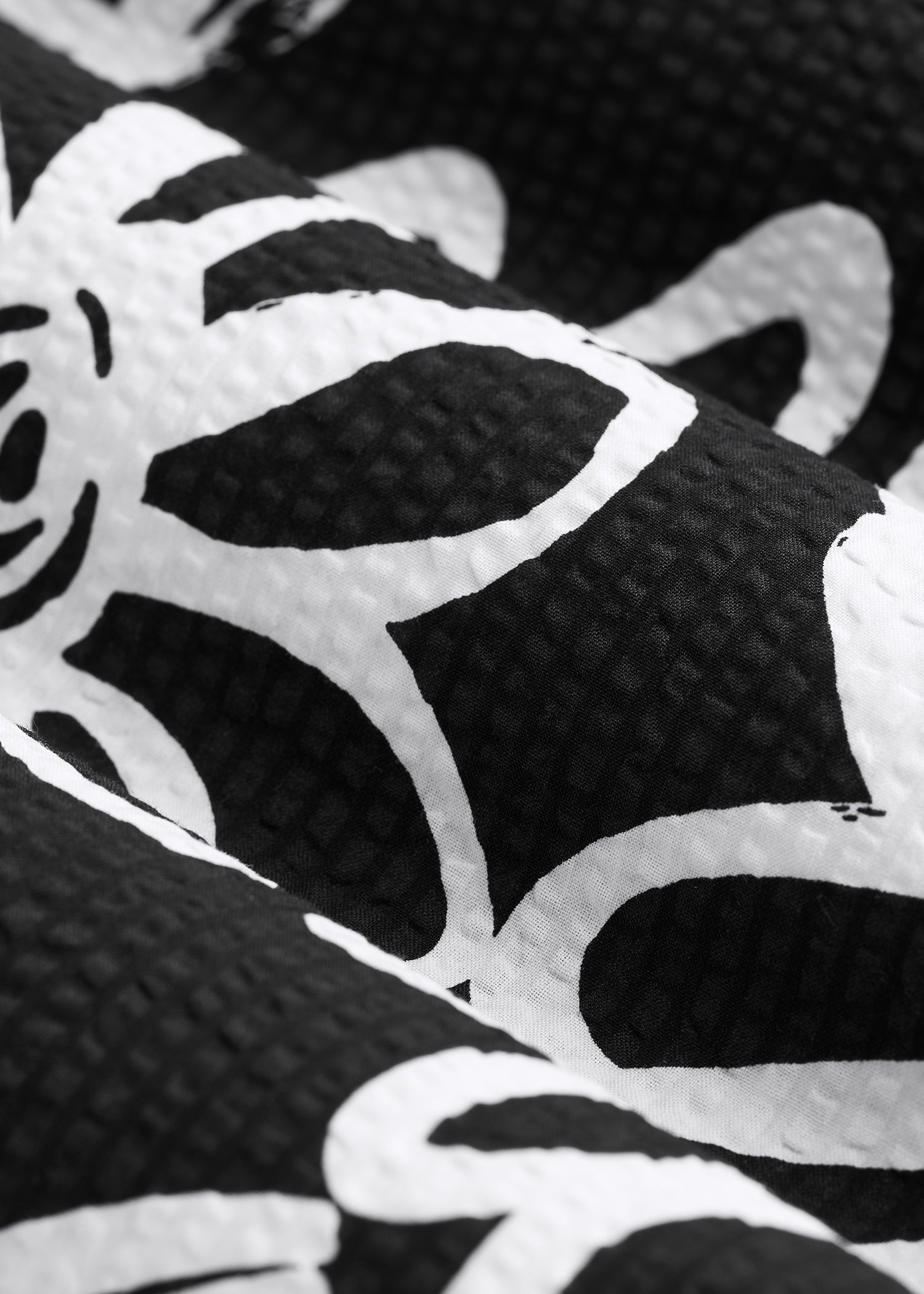 American Tall Online Shop | Seersucker Short Sleeve Shirt for Tall Men in Black and White Floral