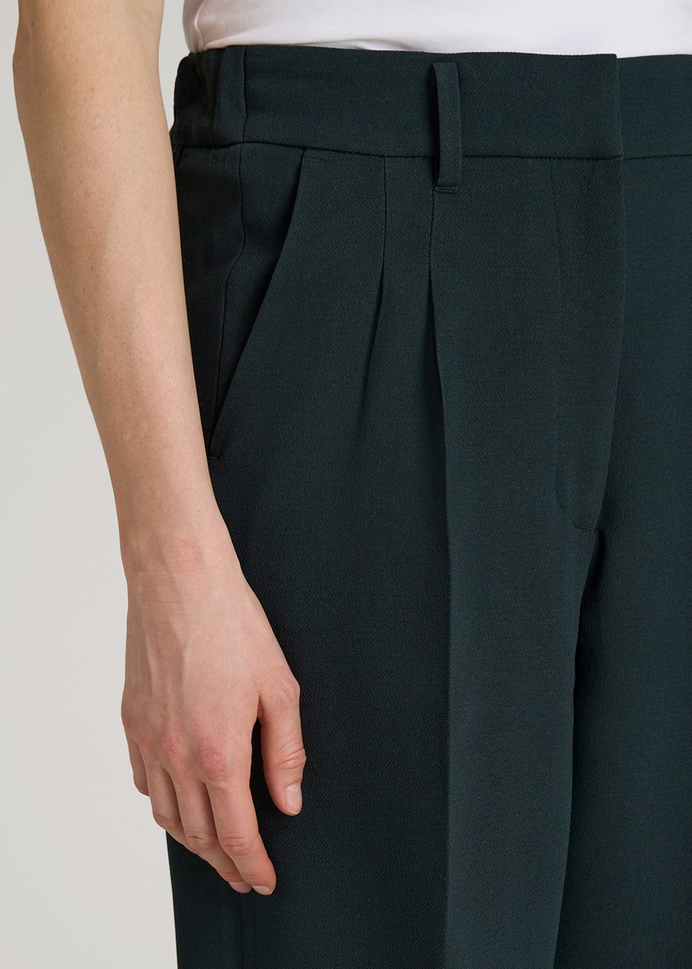 American Tall For Sale | Wide Leg Pleated Dress Pants 2.0 for Tall Women in Midnight Green
