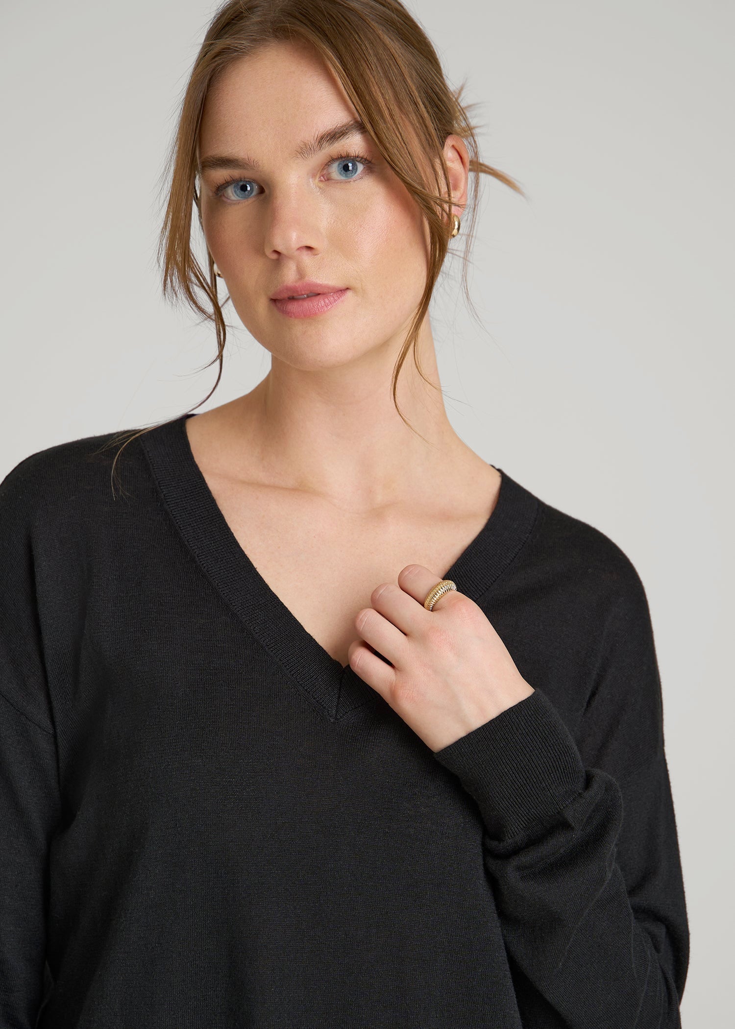 American Tall For Sale | Linen Blend Split Hem V-Neck Sweater for Tall Women in Black