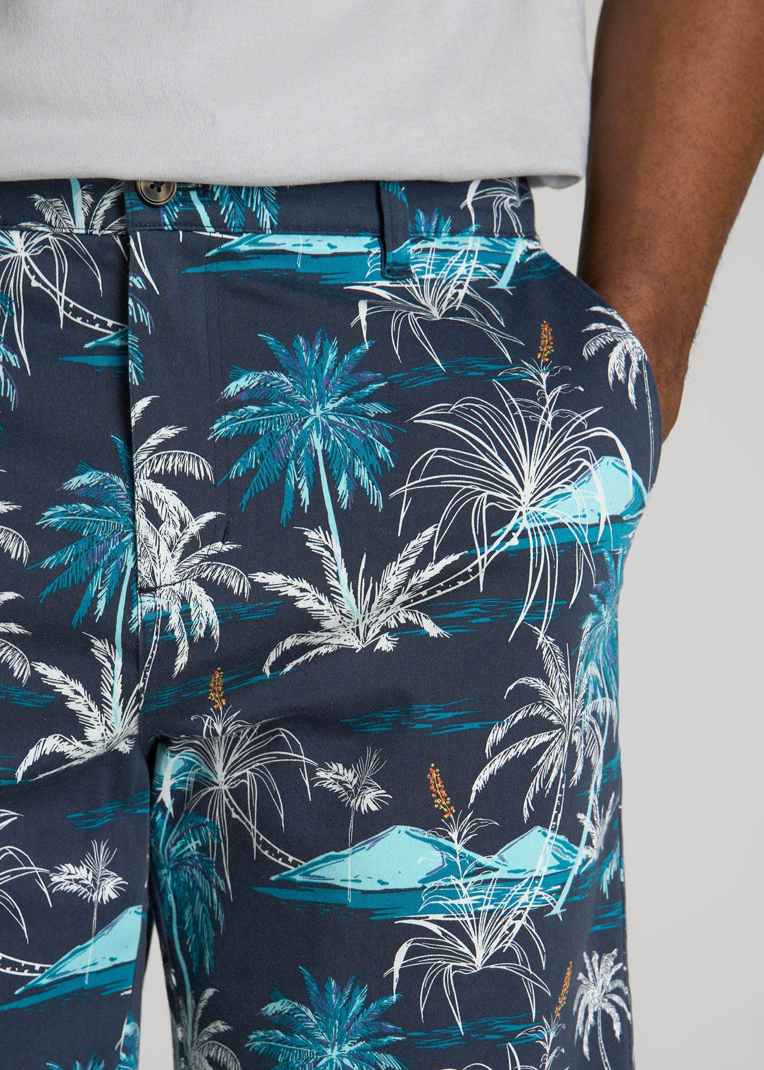 American Tall Online | Printed Stretch Cotton Shorts for Tall Men in Blue and White Palms