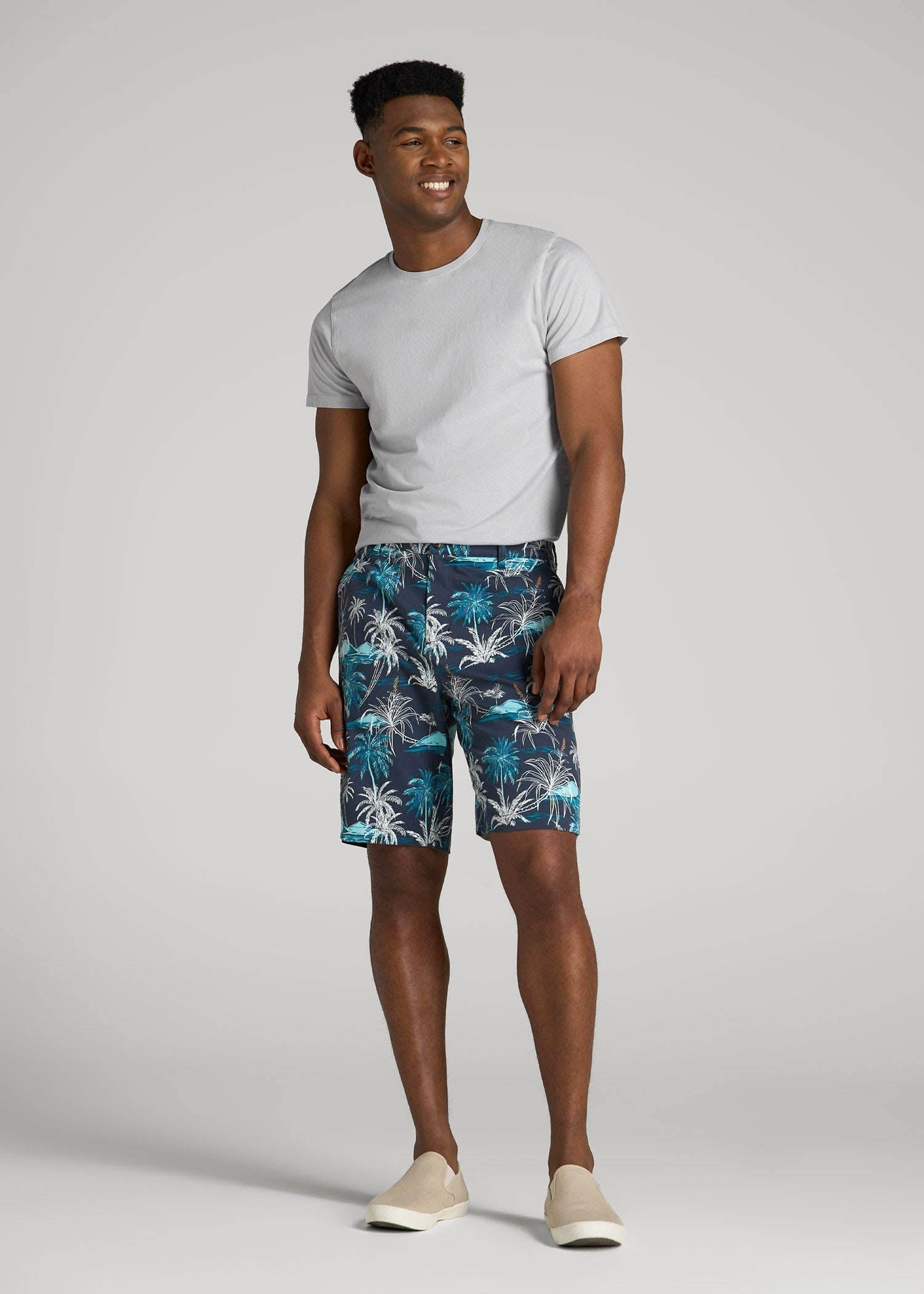 American Tall Online | Printed Stretch Cotton Shorts for Tall Men in Blue and White Palms