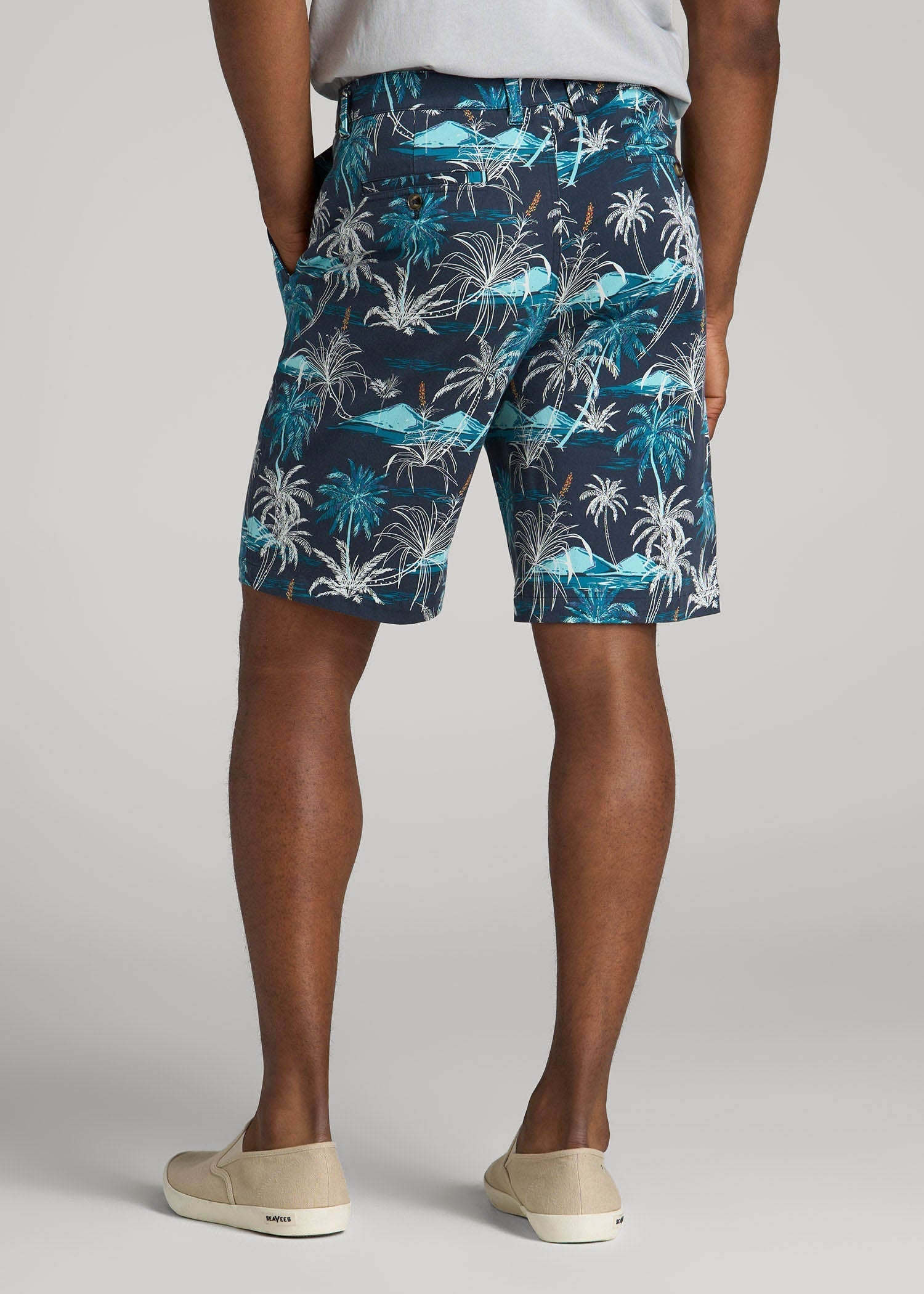 American Tall Online | Printed Stretch Cotton Shorts for Tall Men in Blue and White Palms