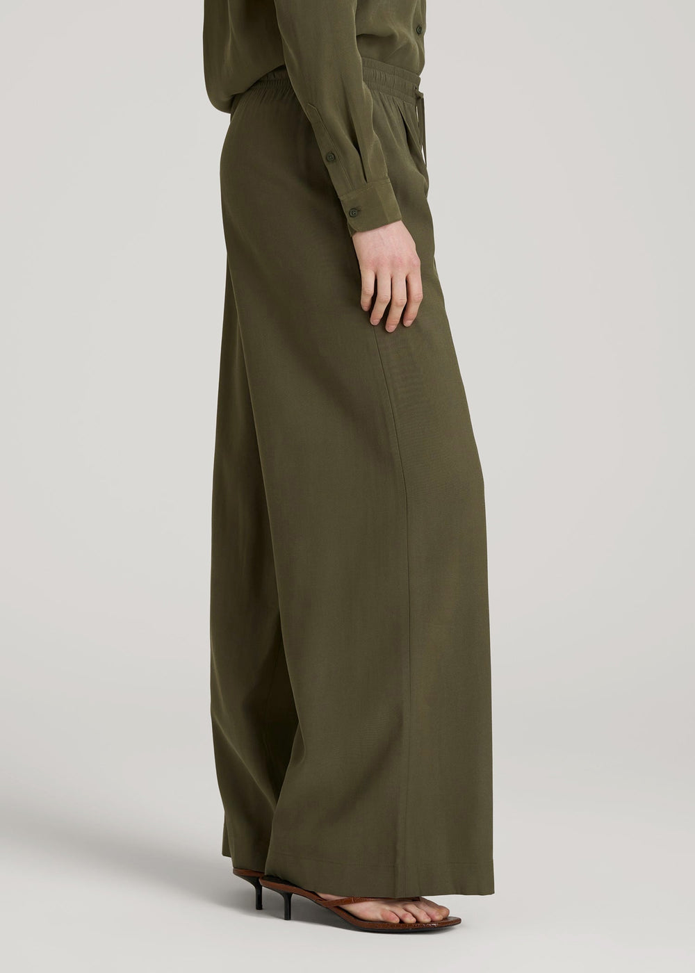 American Tall Outlet | Relaxed Pull-On Pants for Tall Women in Forest Night