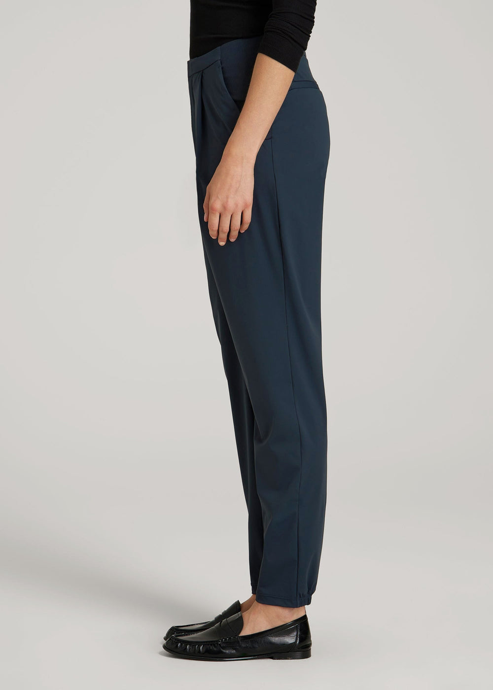 American Tall For Sale | Commuter Pleated Jogger Pant in for Tall Women Navy