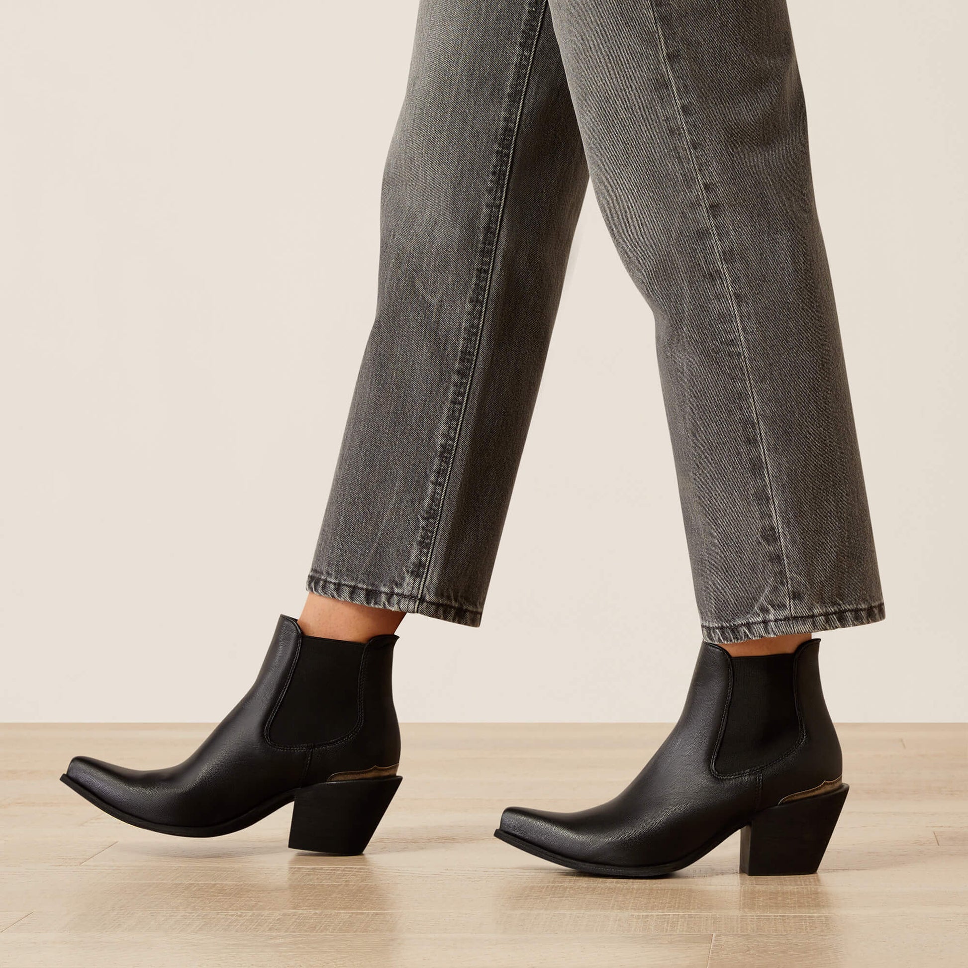 Ariat Ultra High Rise Jazmine Tomboy Relaxed Straight Leg Jeans