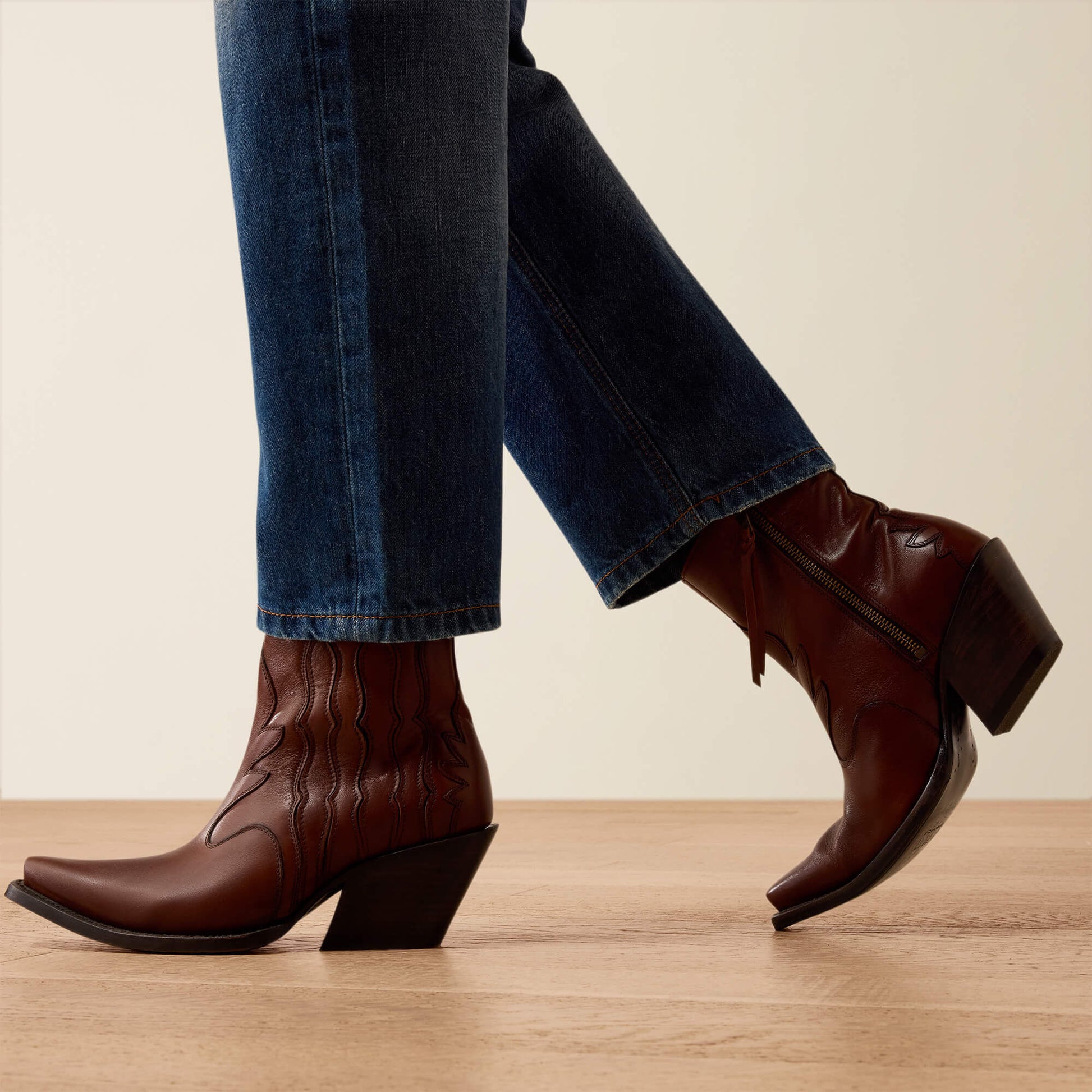 Ariat Ultra High Rise Relaxed Tomboy Straight Leg Jeans