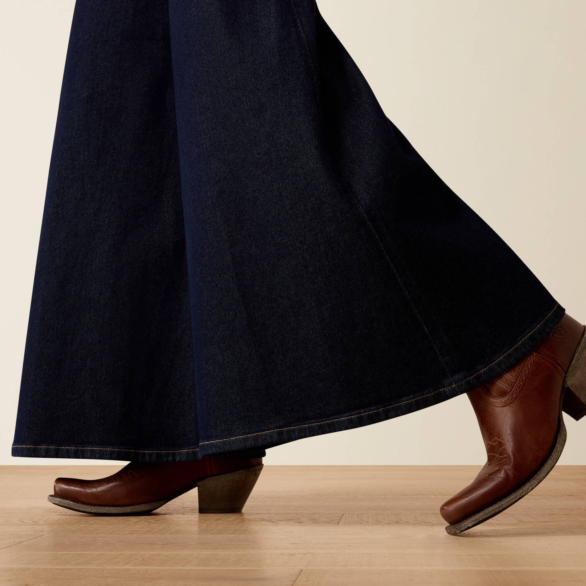 Ariat Ultra High Rise Jazmine Super Wide Jeans